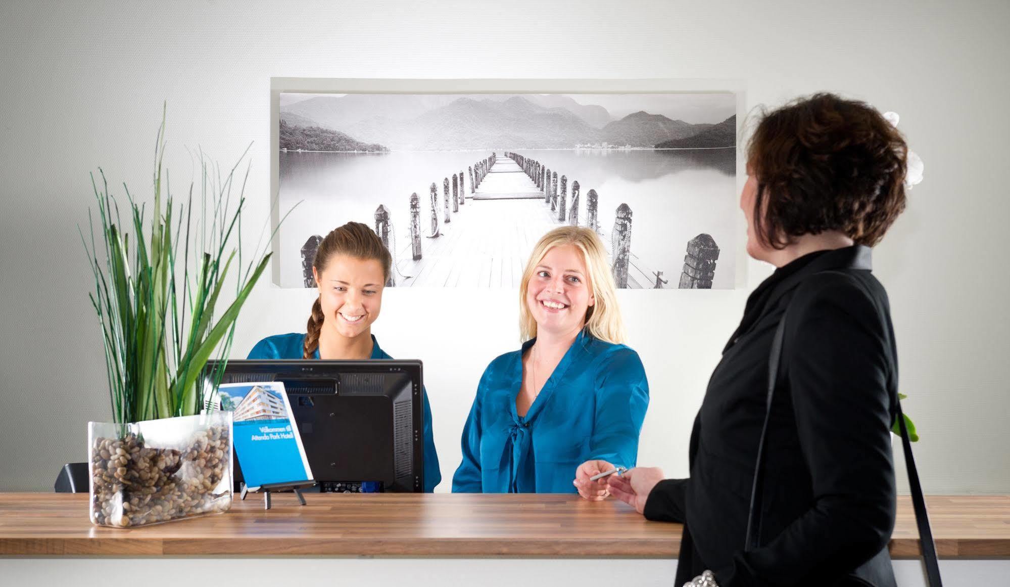 Attendo Park Hotell Huddinge Extérieur photo